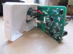 Disassembled LoraTap SP800WJ-EU Smart Plug Interior of disassembled LoraTap SP800WJ-EU smart plug