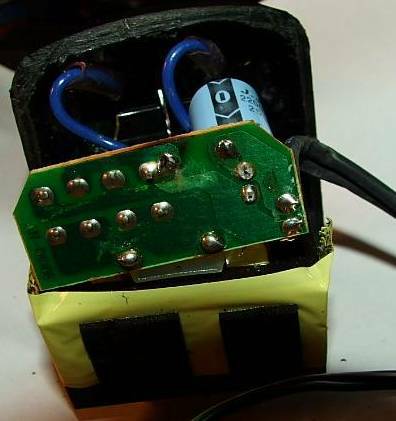 Jaki rezystor do zasilacza Tronic 12V 820mA z kondensatorem 2200µF/25V?