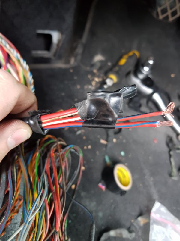 VW/PASSAT/B5 - Utlenione i przerwane przewody w progu. Prośba o identyfikację w 