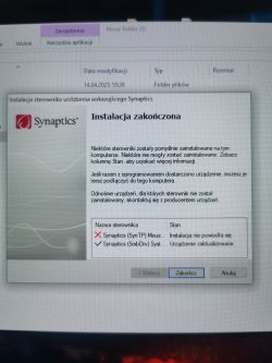 Okno instalacji sterownika urządzenia wskazującego Synaptics z informacją o błędzie instalacji.