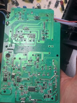 Makita DC18RD nie ładuje BL1830 – ładowanie przerywane, płytka YR-DC18RA v3.2, schemat?