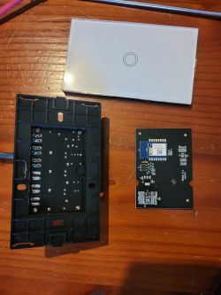 Dismantled Shawader touch wall switch with CB3S module.