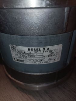Silnik jednofazowy w krajalnicy z kondensatorem 20μF buczy - przyczyna, kondensator rozruchowy OK