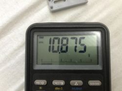 Lampki LED do szafy montowane na zawias - małe i praktyczne