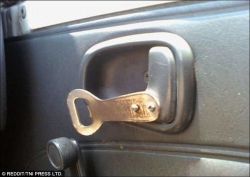 VW Polo IV 2002 1.2 3drzwiowe - Urwany uchwyt drzwi lewy przód