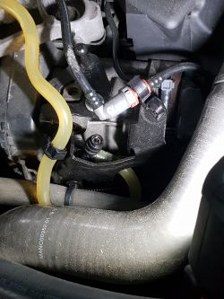 Złączka w Renault Megane III 1.5dci przy lewym nadkolu - do czego służy?