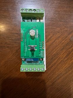 Bidirectional 3-Phase Energy Meter with PCB Bidirectional 3-phase energy meter with visible PCB.