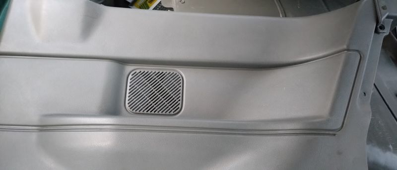 Montaż głośników niskotonowych w nadkolu Swifta gen 2 - porady