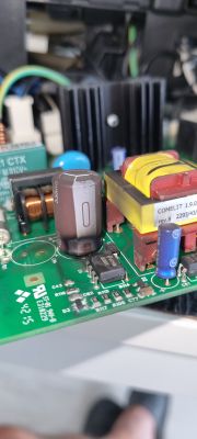 Zdjęcie uszkodzonej płyty elektronicznej ekspresu Saeco Lirika.
