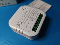 Cozylife DS-1321AL WiFi Switch Module Cozylife DS-1321AL WiFi switch module on a blue background.