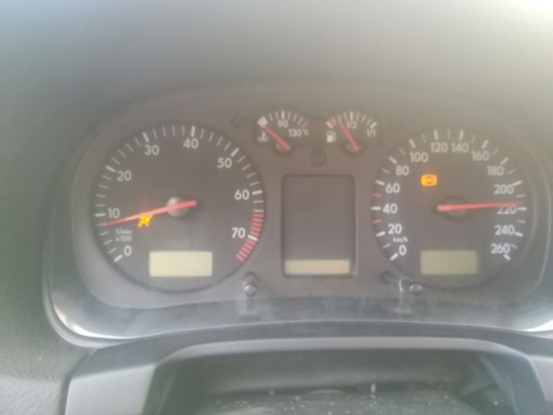 Golf 4 AQY 2.0 automat - Nie wyświetla stanu km,biegów i na wstecznym wariuje pr