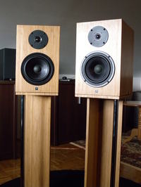 Duży monitor na STX T.10.200.8.PCX i W.18.200.8.MCX Duży monitor na STX T.10.200.8.PCX i W.18.200.8.MCX