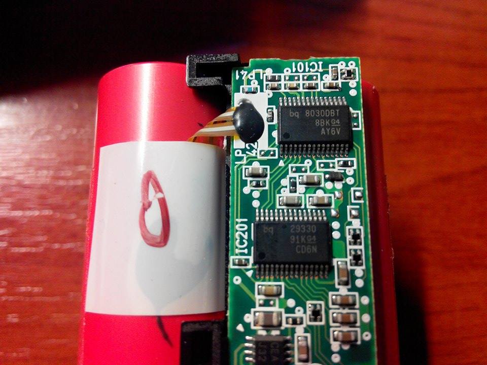 Toshiba PA3727U-1BRS - 30min trzyma, ogniwa 4,13V każde