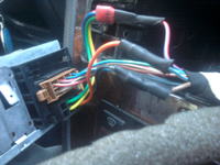 Audi A4 B5 - Tylne głośniki nie działają z oryginalnym radiem, co sprawdzić?