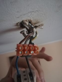 Jak podłączyć żyrandol na 3 żarówki - instrukcja krok po kroku?