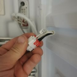 Beko RCNA406E60ZXBHN – woda i lód na dolnej półce, odpływ drożny, co sprawdzić?
