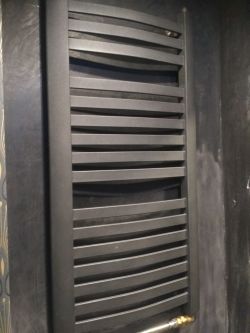 Replacing Cast Iron Radiator in Top Floor Block: Thermostatic Valve & No-Drain Solutions
