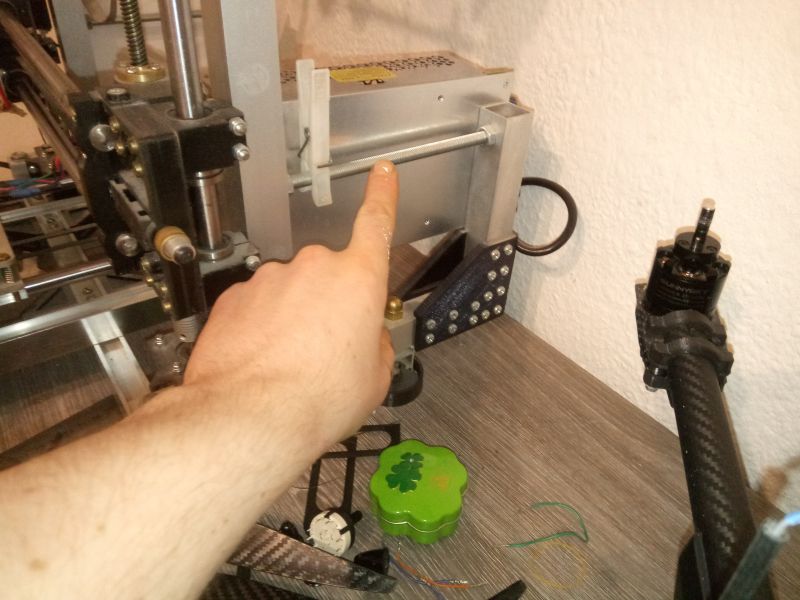 Gdzie kupić twardy wałek 8mm i łożyska do Anet A8? Uszkodzenie po użyciu kombinerek