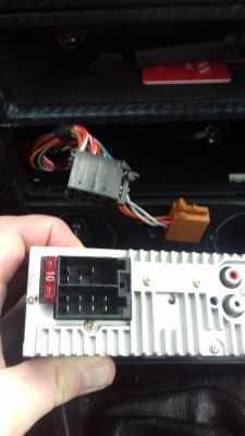 Jak podłączyć Radio Vordon, by pamięć działała po wyłączeniu zapłonu?