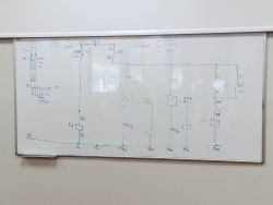 Jak rozumieć ten schemat? Potrzebna pomoc w rozgryzieniu układu. Jak rozumieć ten schemat? Potrzebna pomoc w rozgryzieniu układu.
