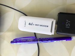 Niedrogi modem, oparty na Snapdragon 410 z uruchomionym Debianem 11