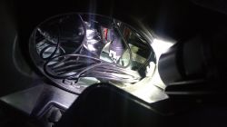 VW Golf Plus z 2008 roku - wymiana żarówki reflektora przedniego