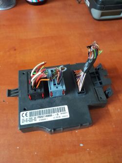 Renault Trafic 2 - Opis pinów modułu komfortu (3 kostki)