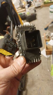 Opel Combo 1.7 DTI - kontrolka świec żarowych podświetlona na liczniku