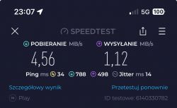 Zrzut ekranu z aplikacji Speedtest pokazujący prędkość łącza 5G.
