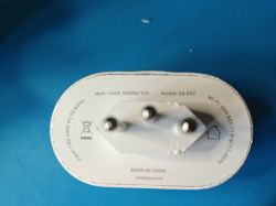 Underside view of a SA-032 smart plug Photo of the underside of a smart plug model SA-032 with visible technical specifications.