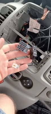 Renault Trafic 2 2014 akcesoryjne radio android a sterowanie z kierownicy