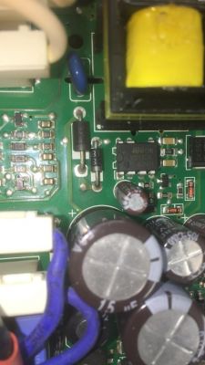 Beko HII 64400 AT - Płyta indukcyjna wyłącza się po włączeniu średnich palników