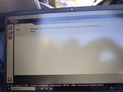 Laptop pokazujący błąd OBD 5188: brak sygnału UCH i usterka połączenia CAN