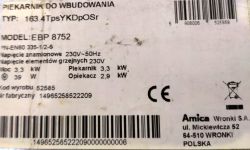 Tabliczka znamionowa piekarnika Amica z informacjami technicznymi.