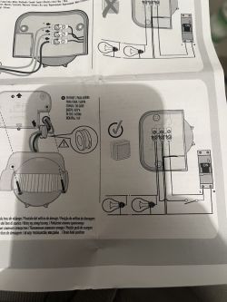 Schemat podłączenia czujnika ruchu LEXMAN do instalacji elektrycznej z dwoma żarówkami i włącznikiem.