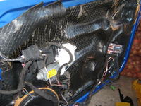 wygłuszenie drzwi oraz montaż zestawów głosników w VW golfie IV.własna produkcja