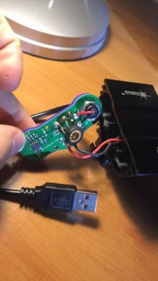 Przerobienie zasilania lampki LED z USB na baterie - czy to możliwe?