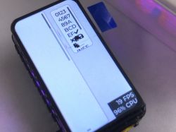 Wyświetlacz ESP32‑C6‑LCD‑1.47 z testem renderowania napisów i informacją o FPS/CPU