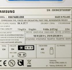 Tabliczka znamionowa lodówki Samsung RS67A8810S9 z danymi technicznymi i oznaczeniami.