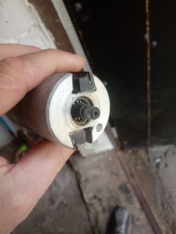 Wyjmowanie łożyska z wałka struga elektrycznego Bosch PHO20-82 - instrukcje i wskazówki