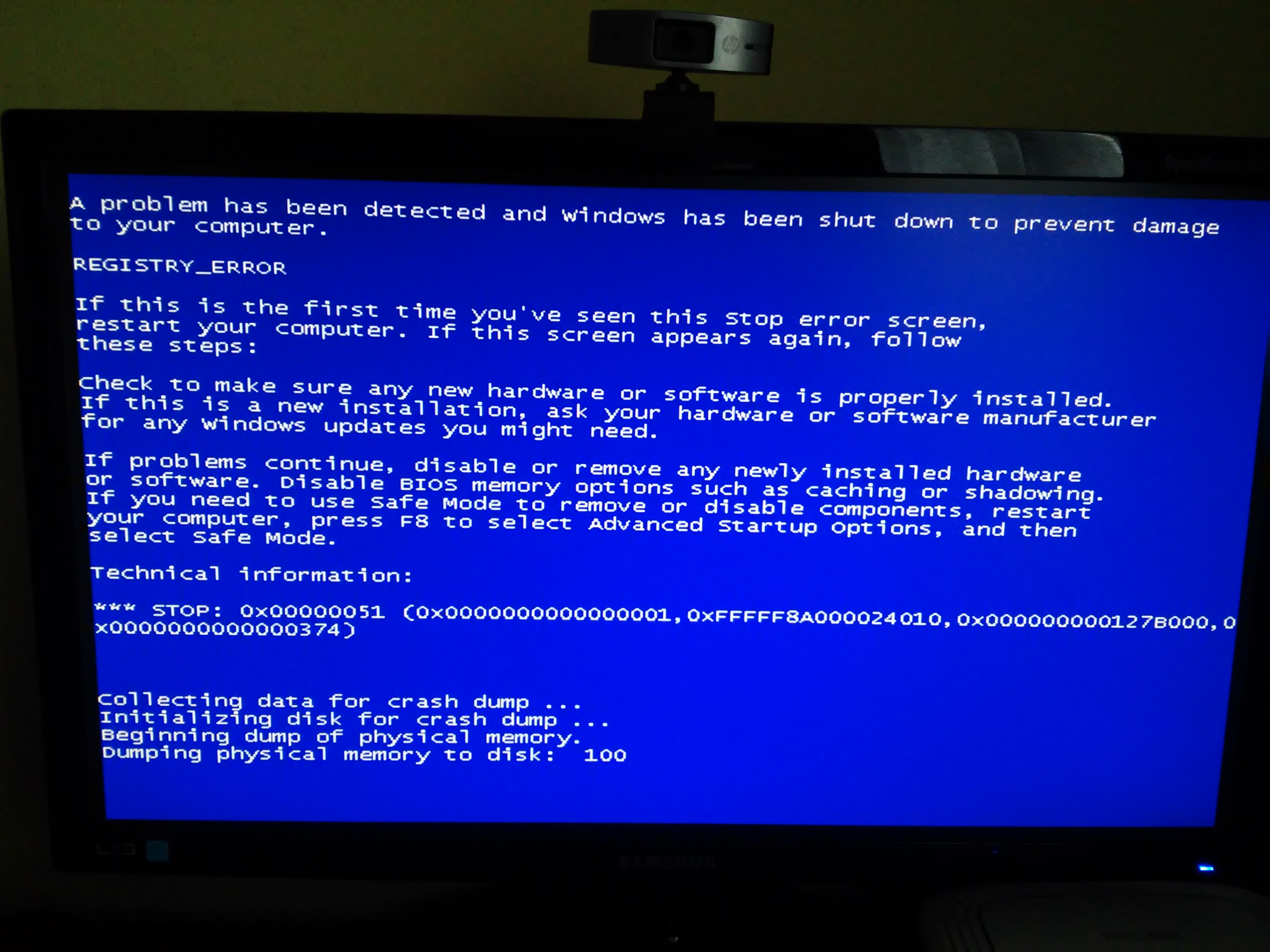 Камера синий экран. Синий экран смерти жесткий диск. Синий экран из за жесткого диска. Экран ошибки. Ошибка синий экран.