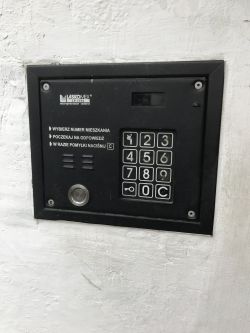 Podłączanie domofonu Cyfral Smart D w miejsce starego domofonu