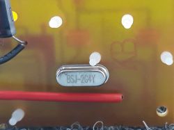 Rezonator kwarcowy - Rozszyfrowanie oznaczeń rezonatora kwarcowego BSJ-2G4Y