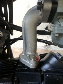 Jak odkręcić okrągłą nakrętkę w motorowerze?