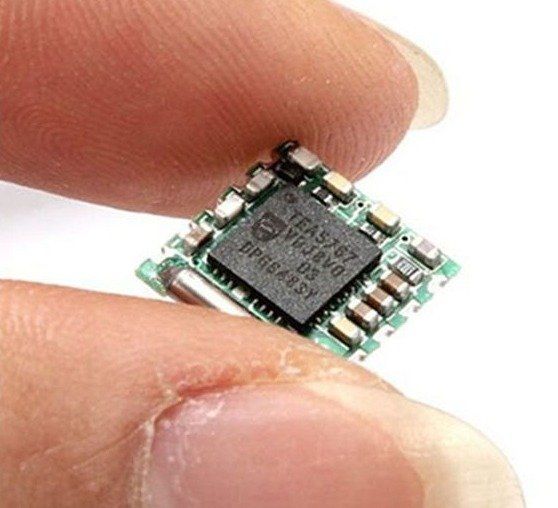 Odbiór stacji radiowych na mini wieży LG: Jak poprawić sygnał za pomocą anteny?