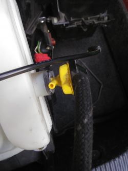 Jak podłączyć wężyki podciśnieniowe w Audi A4 B5 1.9 TDI 96 rok?