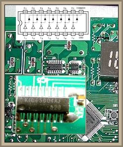 The image shows a circuit board with an integrated circuit and a connection diagram.