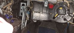 No Hot Air in 1995 Audi A4 B5 1.6 Petrol: Cabin Heating Issue, Temperature at 90, Loose Plugin