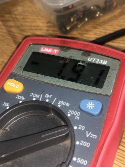 Sony TA-F411R - Wzmacniacz gra cicho, głośniki wysuwają się przy ruchu potencjom