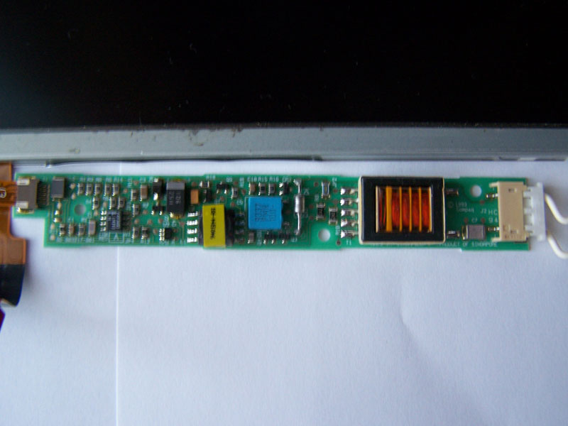 Jak podłączyć stary wyświetlacz LCD z laptopa jako drugi monitor do PC?